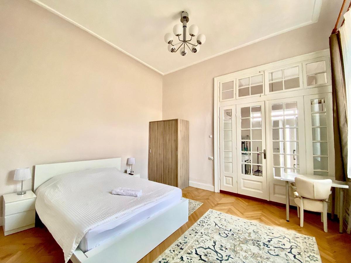 Km 0 * Bucarest